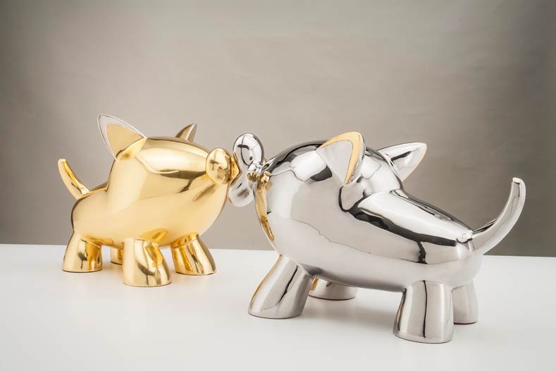 黃柏仁雕塑作品《Chu 啾咪》銅箔、不鏽鋼，第 2 張角度